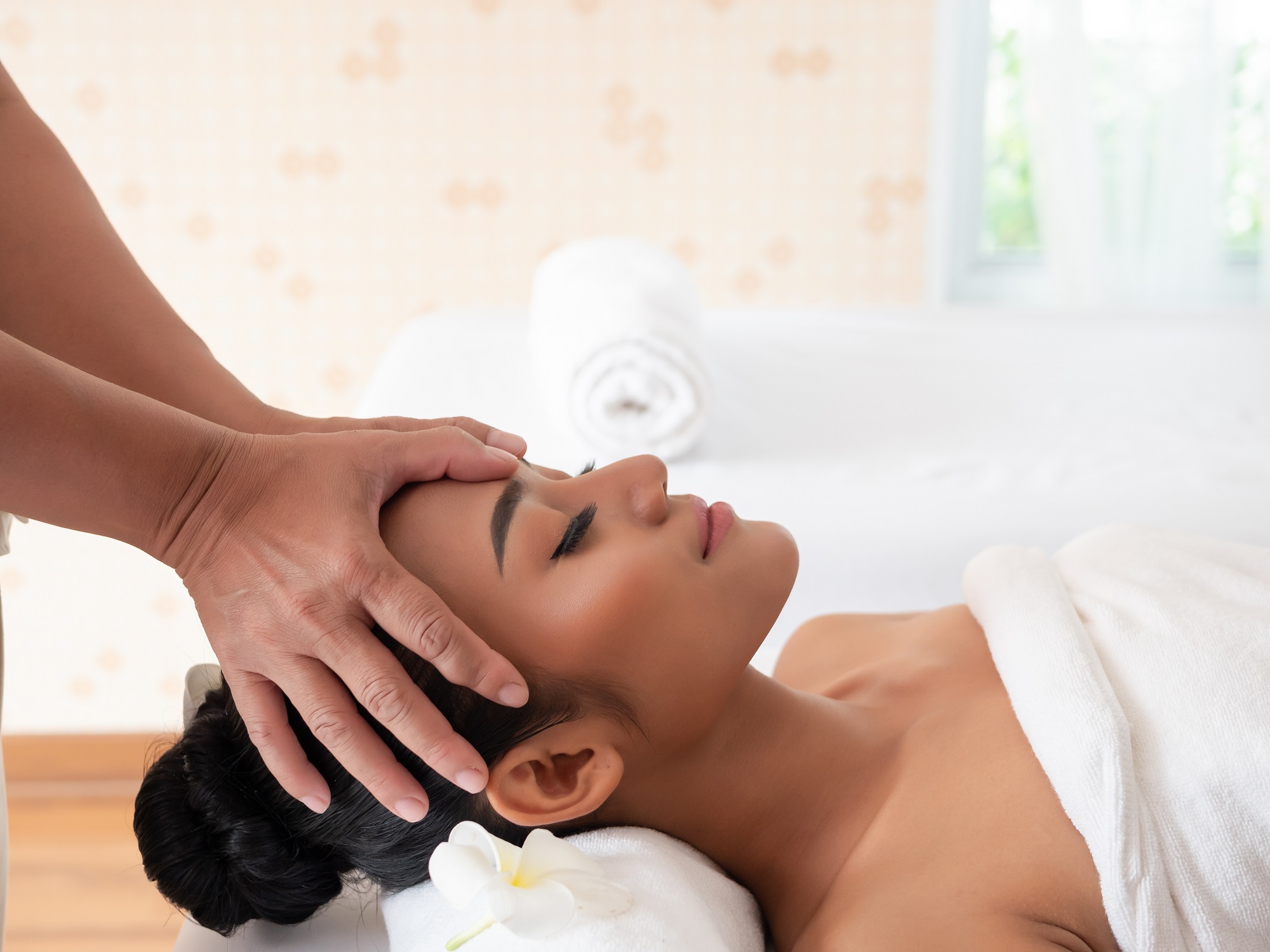 asian-girls-are-a-relaxing-facial-massage-in-the-s-2025-10-17-00-38-23-utc